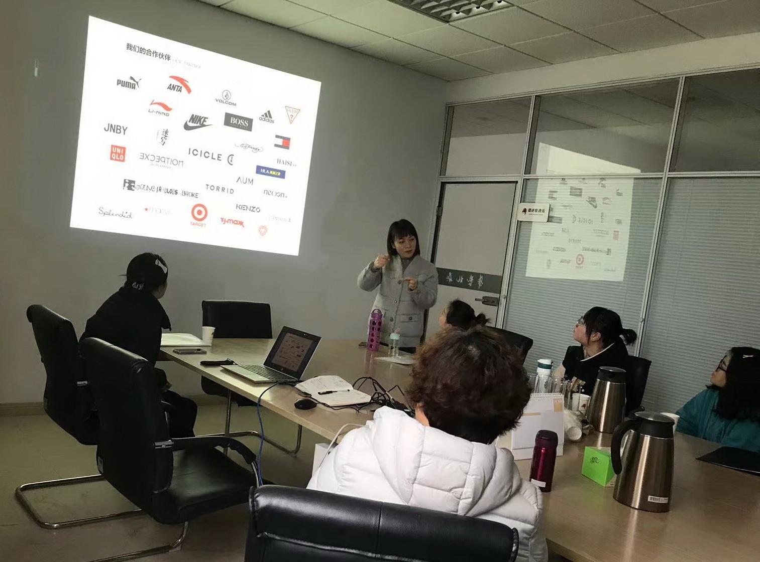 1647920749121831.jpg 扎染工艺运用专题会 (2).jpg